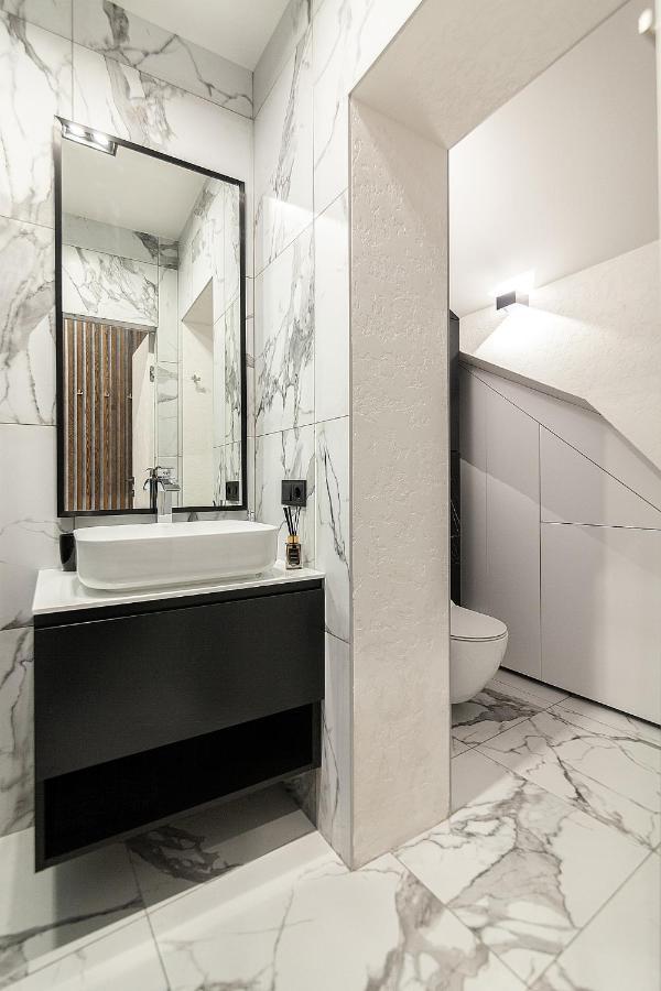 Lovely Apartment On Drahomanova Street Lviv Exterior photo